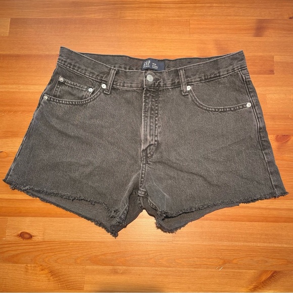 GAP Women's 10 Stride High Rise Short 3.5" Washed Black Denim Cut Offs Jeans - Picture 1 of 16